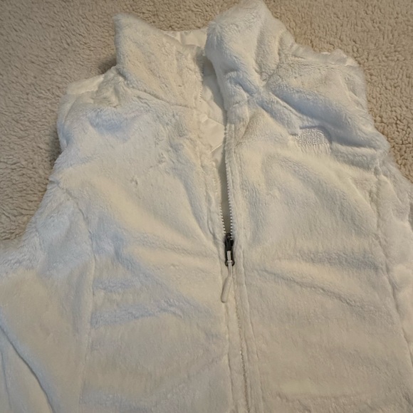The North Face Women's White Quilted Vest - Picture 8 of 10